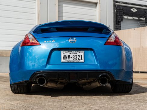 Used 2009 Nissan 370Z Touring w/ Sport Pkg image 9