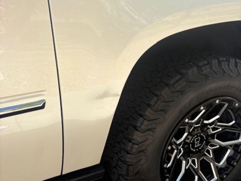 Used 2010 Cadillac Escalade EXT Premium image 11