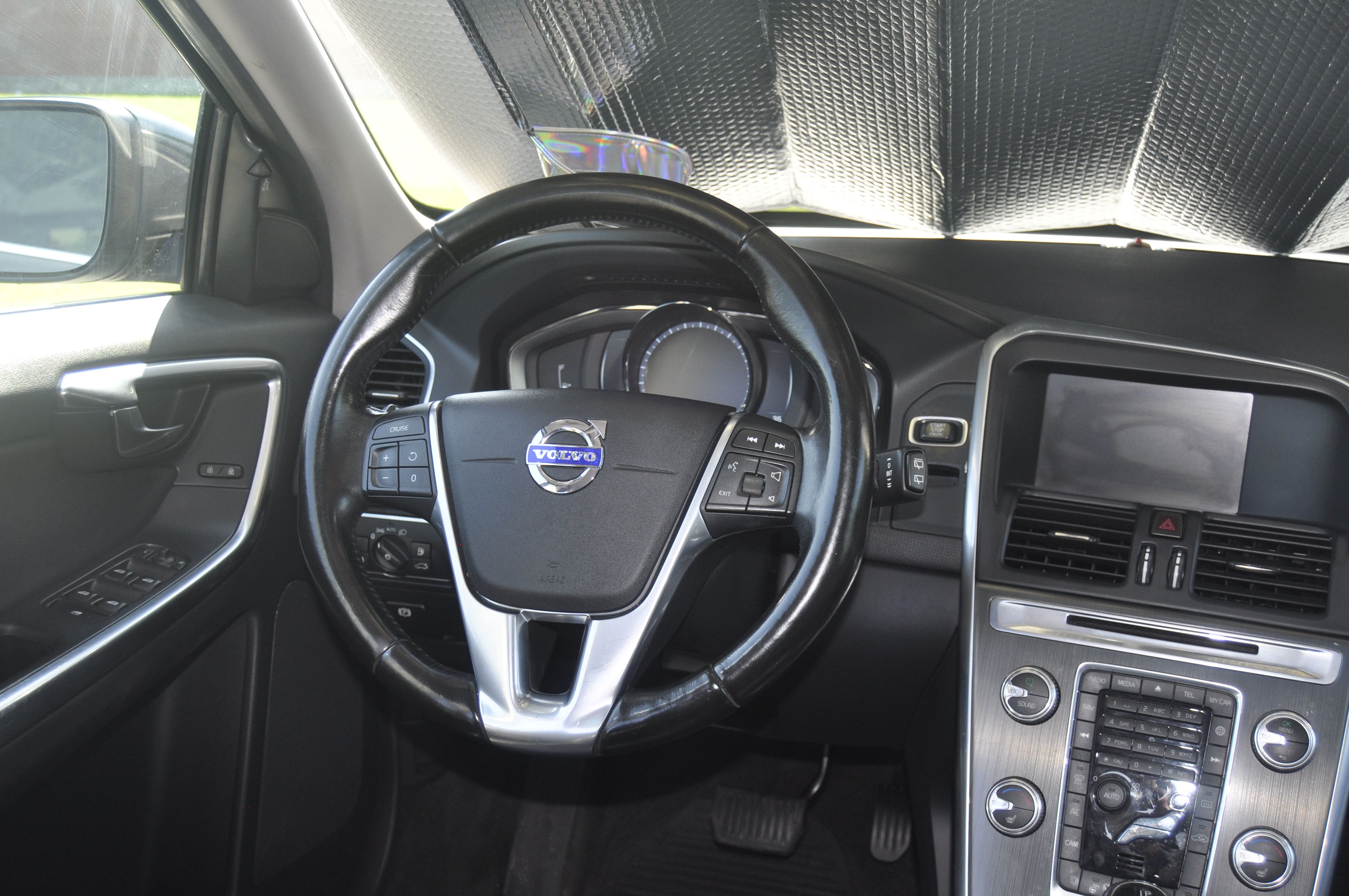 Used 2016 Volvo XC60 T6 w/ Climate Package AWD/4WD image 10