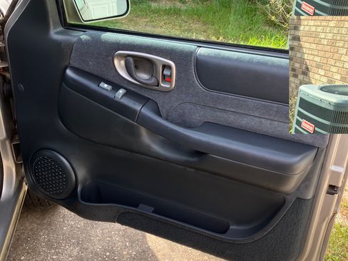 Used 2001 Chevrolet Blazer LS w/ Preferred Equipment Group image 9