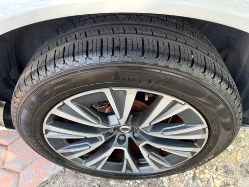 Used 2020 Volvo XC90 T6 Momentum w/ Protection Package Premier image 15