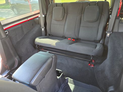 Used 2019 Jeep Wrangler Sport image 13