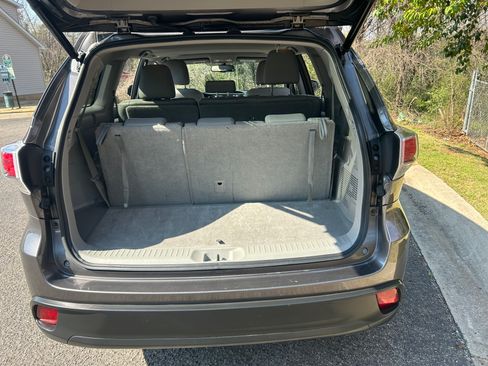 Used 2014 Toyota Highlander XLE image 6