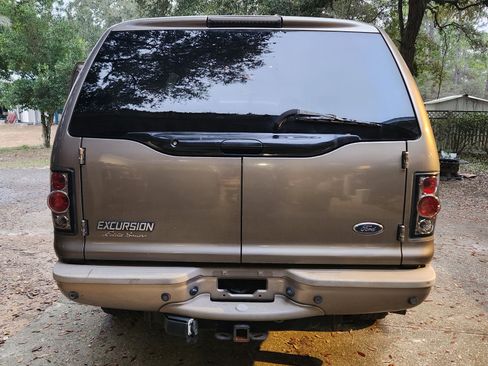 Used 2005 Ford Excursion Eddie Bauer image 8