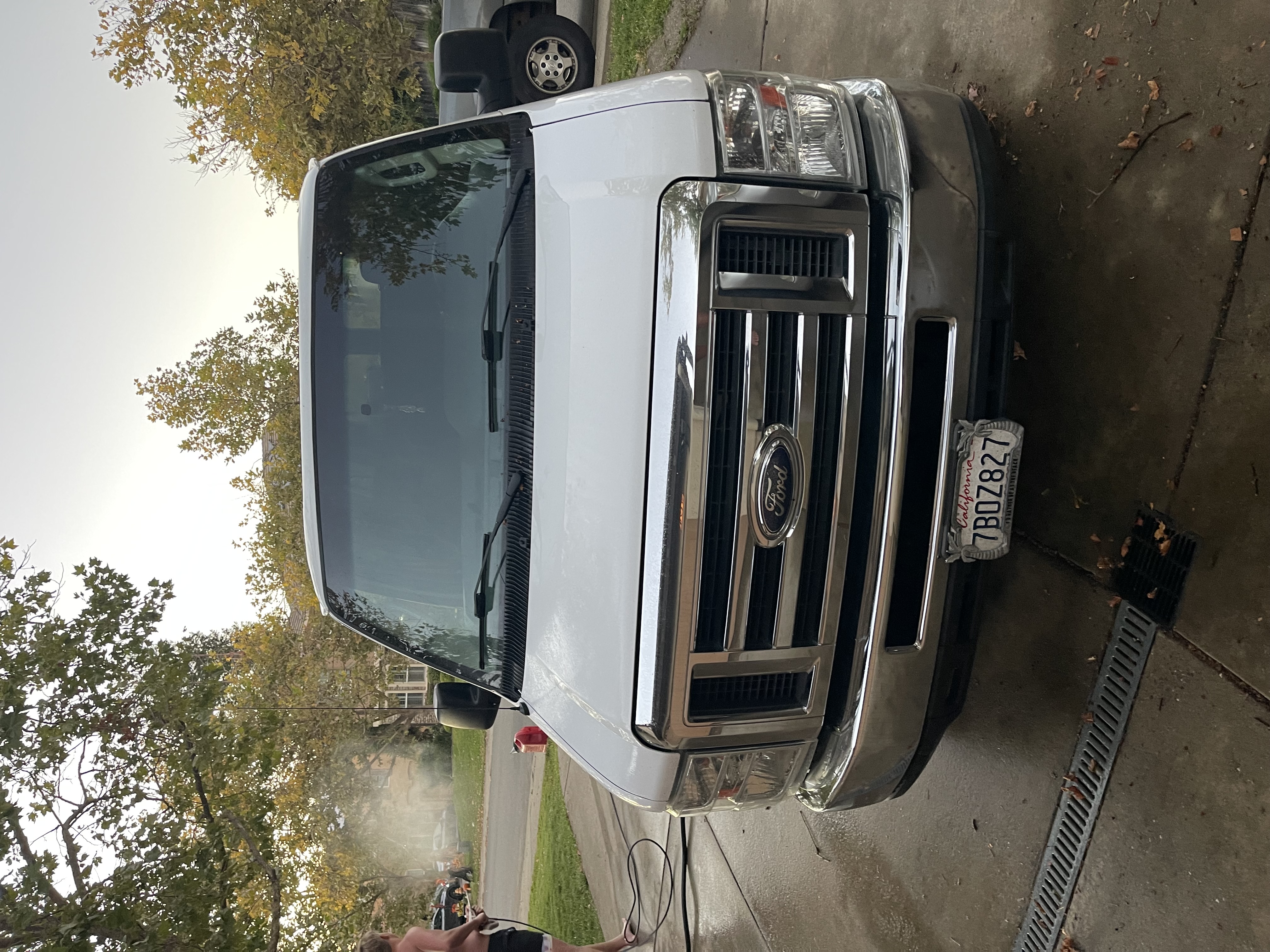 Used 2014 Ford E-350 and Econoline 350 XLT RWD image 2