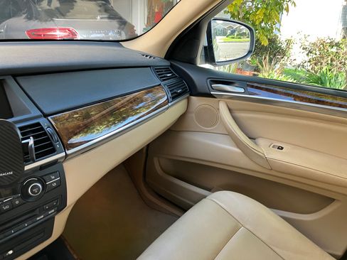 Used 2011 BMW X5 xDrive35i image 8