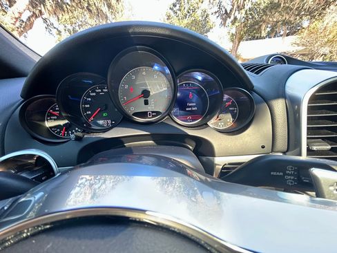 Used 2017 Porsche Cayenne S image 10