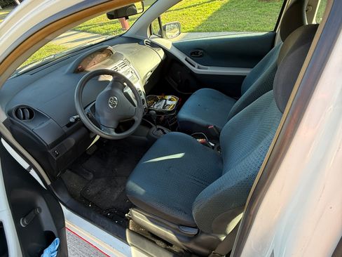 Used 2007 Toyota Yaris 2-Door Hatchback image 9