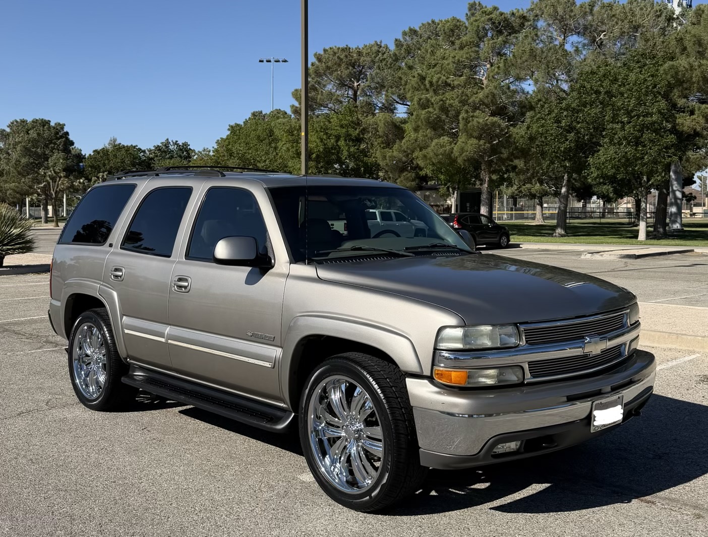 Used 2002 Chevrolet Tahoe LT RWD image 1