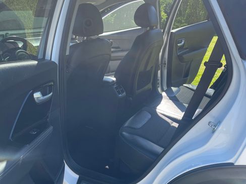 Used 2017 Kia Niro w/ Paint Protection Package FWD image 5