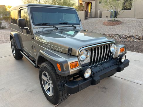 Used 2005 Jeep Wrangler Unlimited Rubicon w/ Sahara Edition Group image 10