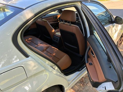 Used 2010 BMW 328i xDrive Sedan AWD/4WD image 12