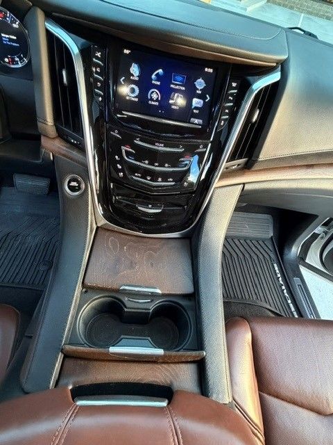 Used 2016 Cadillac Escalade Premium AWD/4WD image 27