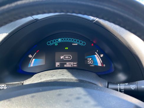 Used 2015 Nissan Leaf SL w/ Premium Package image 10