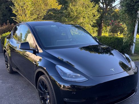 Used 2023 Tesla Model Y Long Range image 1