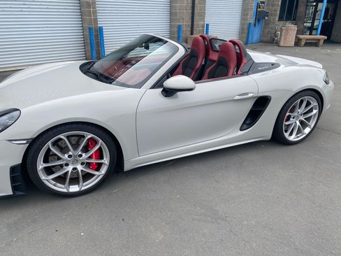 Used 2022 Porsche 718 Boxster Spyder image 2