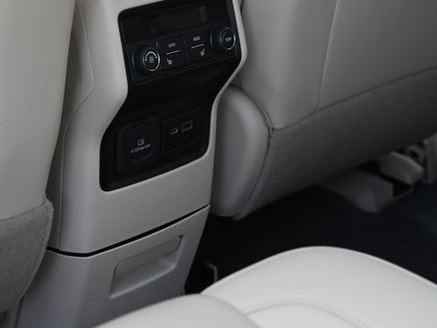 Used 2023 GMC Acadia Denali w/ Denali Ultimate Package FWD image 11