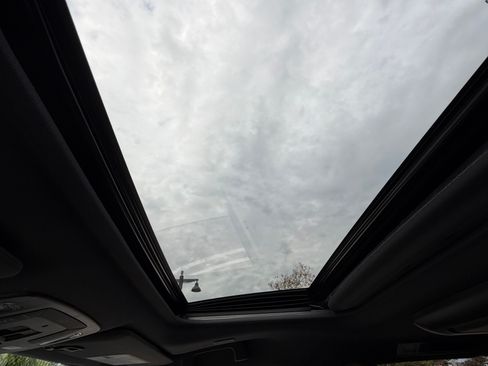 Used 2022 Toyota Sienna Platinum image 10