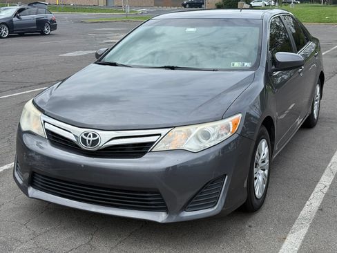 Used 2012 Toyota Camry LE FWD image 2