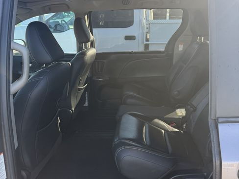 Used 2017 Toyota Sienna SE Premium image 14