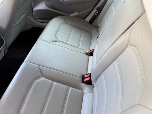 Used 2019 Volkswagen Passat 2.0T Wolfsburg FWD image 16