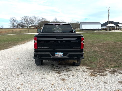 Used 2022 Chevrolet Silverado 2500 Custom w/ Custom Value Package image 4