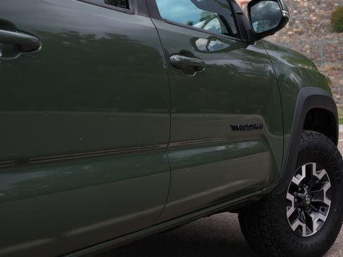 Used 2022 Toyota Tacoma TRD Off-Road w/ TRD Premium Off Road Package AWD/4WD image 21