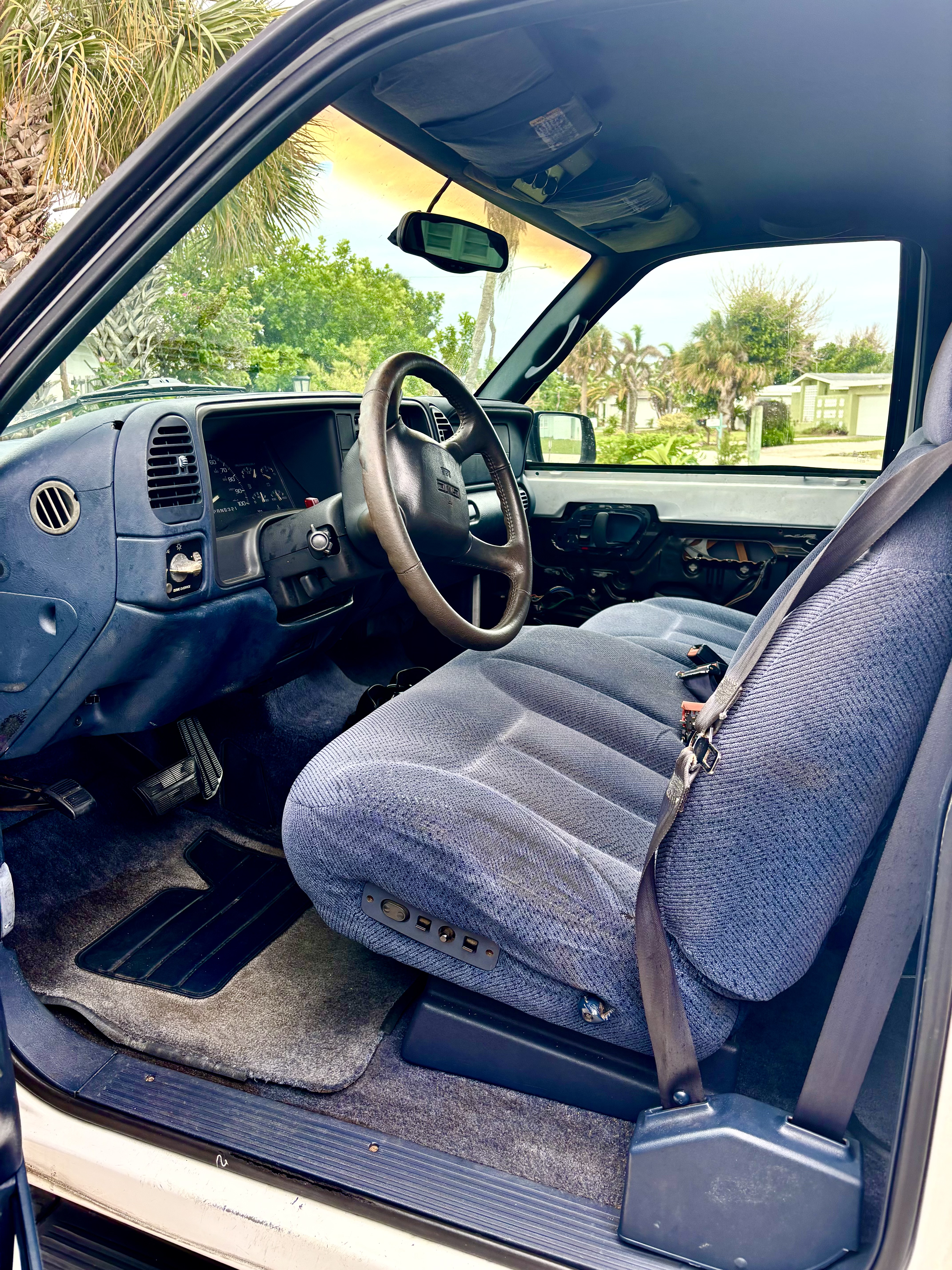 Used 1999 GMC Suburban 2WD w/ Marketing Opt Pkg 2 image 6