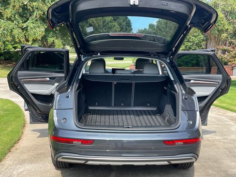 Used 2021 Audi Q5 2.0T Premium w/ Convenience Package image 4