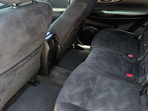 Used 2016 Nissan Rogue S image 12