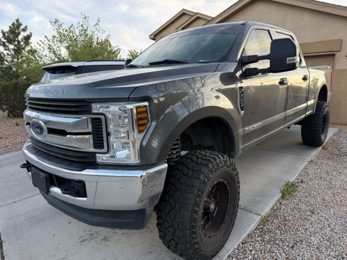 Used 2019 Ford F250 XLT AWD/4WD image 2