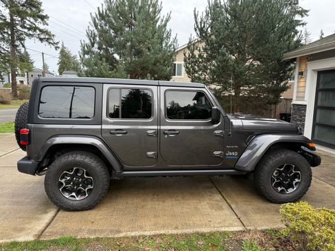 Used 2022 Jeep Wrangler Unlimited Sahara image 5