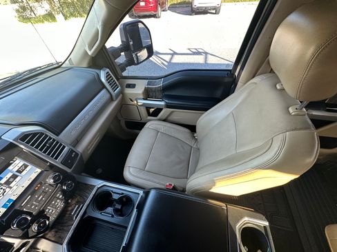 Used 2017 Ford F550 4x4 Crew Cab Super Duty image 18