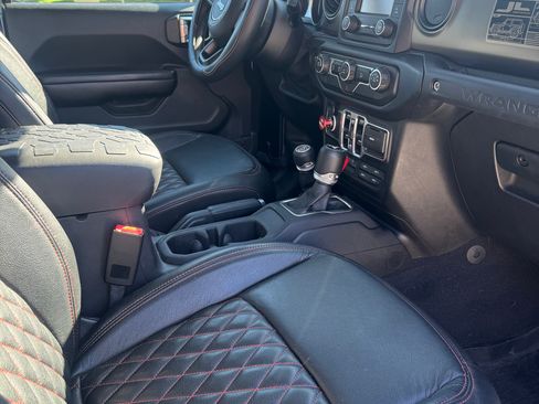Used 2018 Jeep Wrangler Unlimited Sport S AWD/4WD image 20