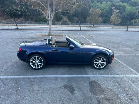 Used 2011 MAZDA MX-5 Miata Grand Touring w/ Premium Pkg image 6