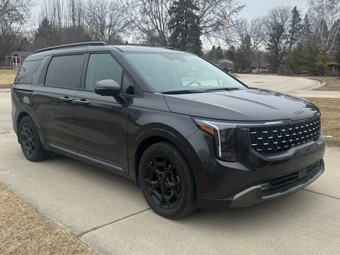 Used 2025 Kia Carnival SX w/ SX Dark Edition Package image 6