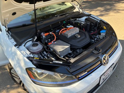 Used 2015 Volkswagen e-Golf SEL Premium FWD image 17