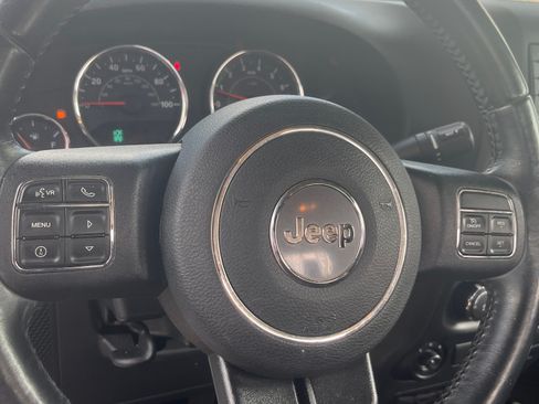 Used 2018 Jeep Wrangler Sport AWD/4WD image 13