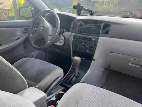 Used 2005 Toyota Corolla CE w/ Convenience Pkg FWD image 4