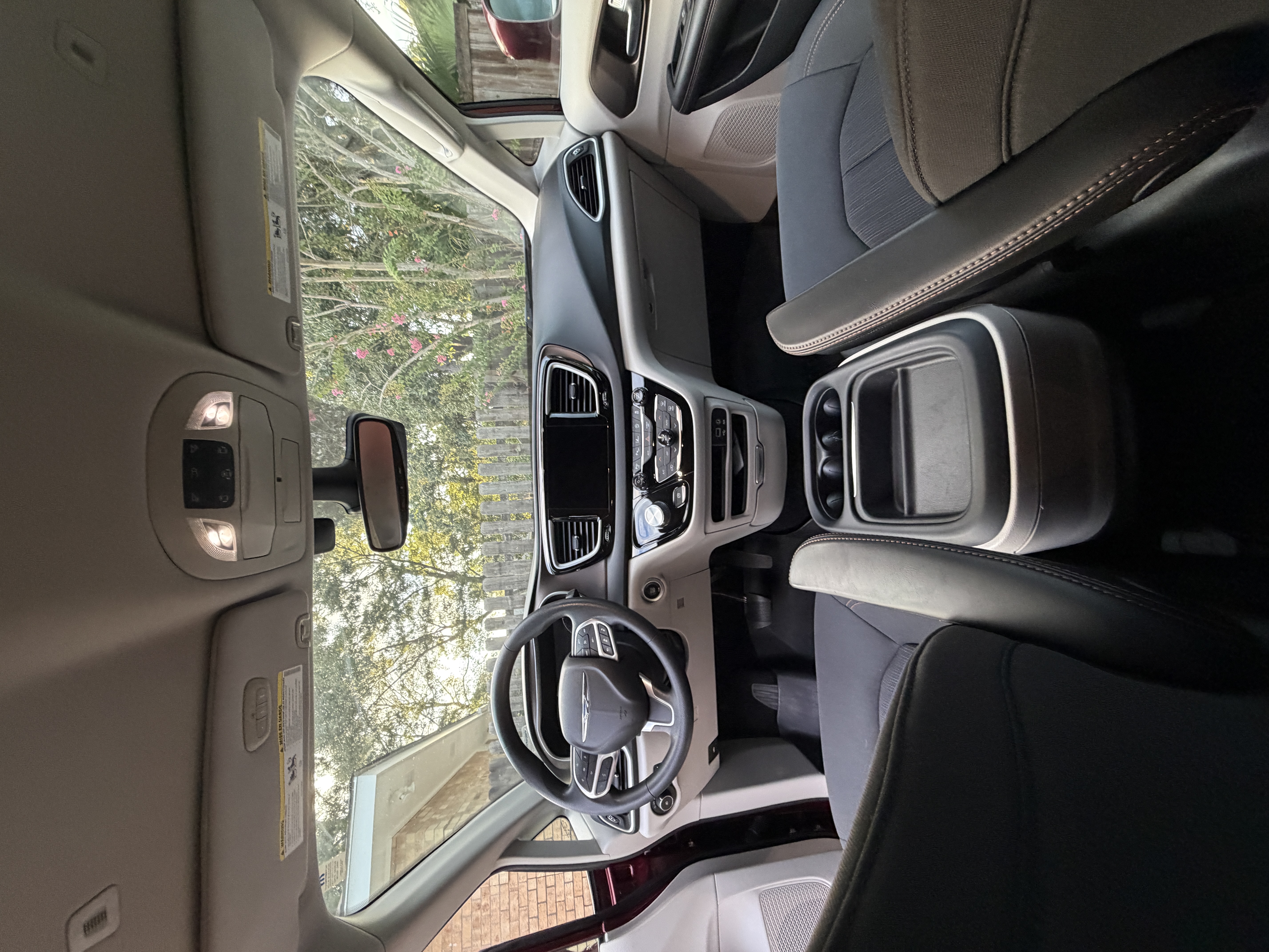 Used 2019 Chrysler Pacifica Touring Plus w/ Advanced Safetytec Group FWD image 27