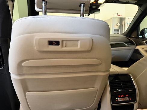 Used 2020 BMW X5 M50i w/ Executive Package image 26