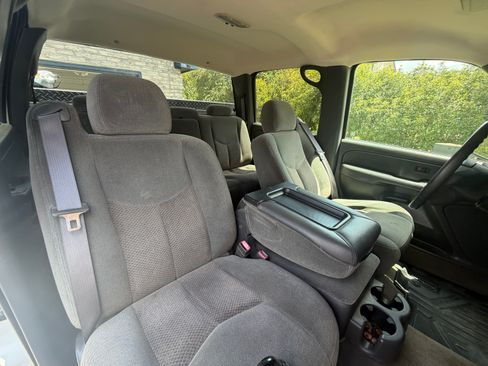 Used 2004 Chevrolet Silverado 2500 LS w/ Skid Plate Package AWD/4WD image 6