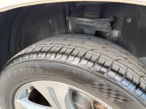 Used 2010 Toyota Highlander SE image 10