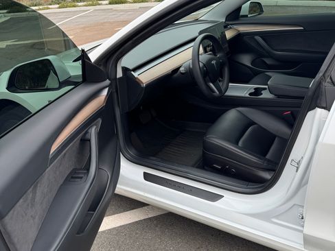 Used 2021 Tesla Model 3 Standard Range Plus image 8