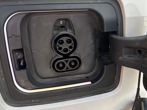 Used 2015 BMW i3 w/ Range Extender image 17