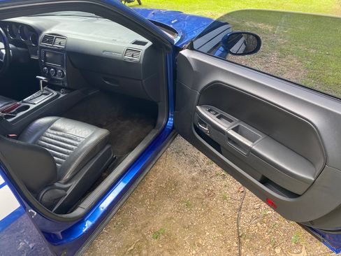 Used 2012 Dodge Challenger R/T RWD image 10