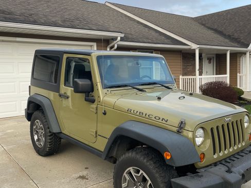 Used 2013 Jeep Wrangler Rubicon w/ PWR Convenience Group image 2