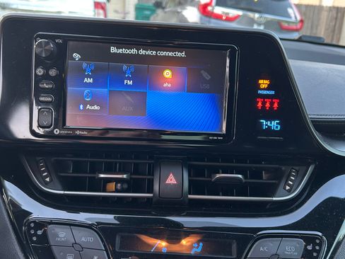 Used 2018 Toyota C-HR XLE FWD image 9