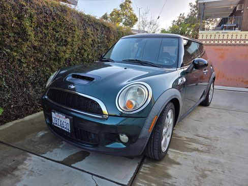 Used 2010 MINI Cooper S image 1