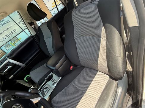 Used 2018 Toyota 4Runner SR5 AWD/4WD image 16
